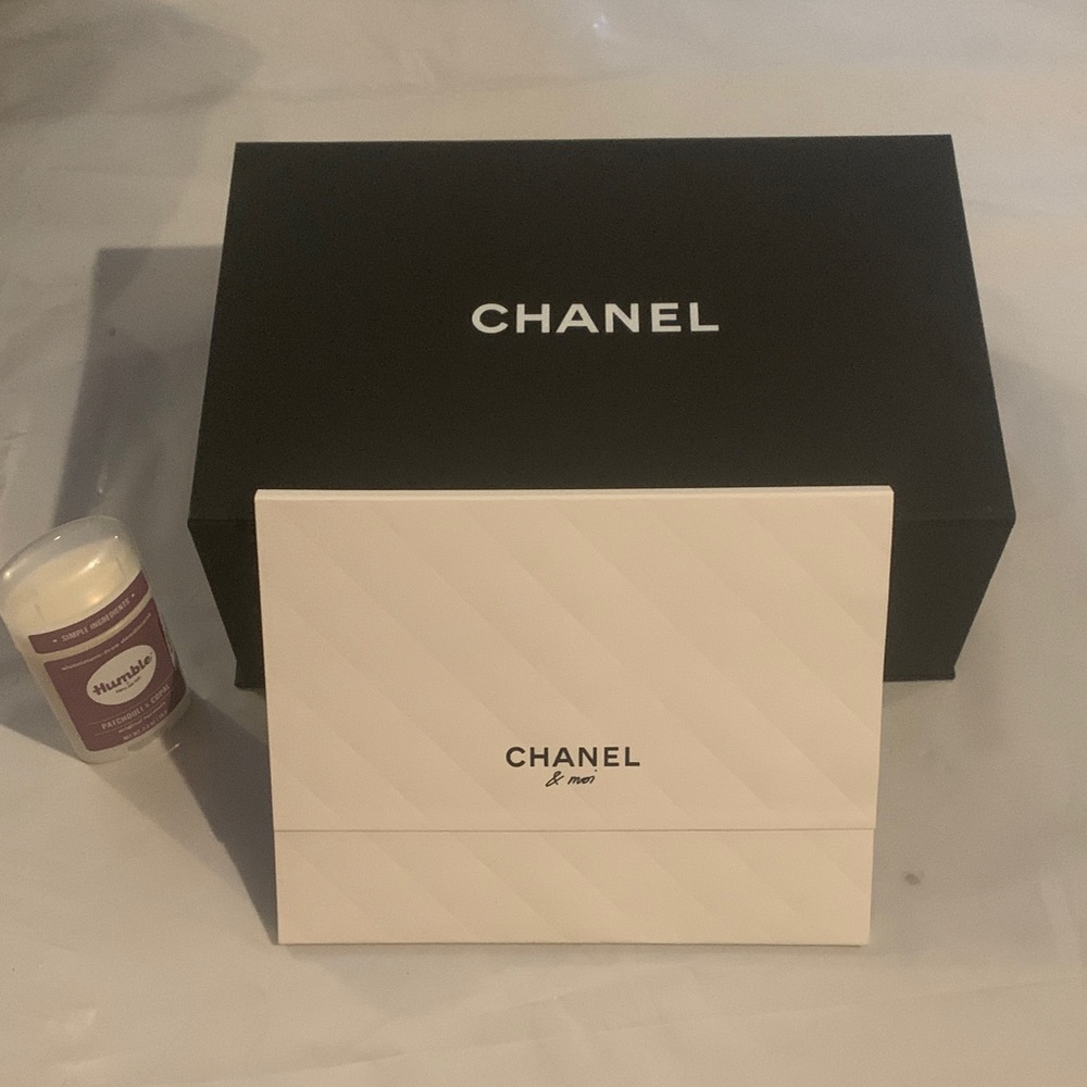 CHANEL Black and White Branded Gift Box Duo